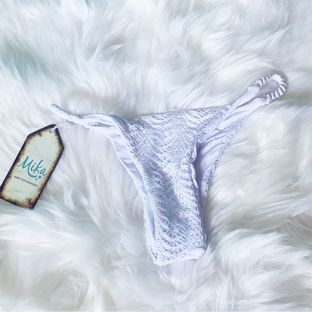 Mika Swim Wear Sol Scoop Bikini Bottoms in Knit White Size Medium NWT